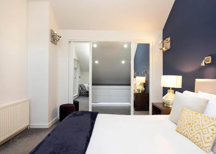 Chic 3-bedroom 2-storey House Near Centre With Free Parking Apartment Edinburgh