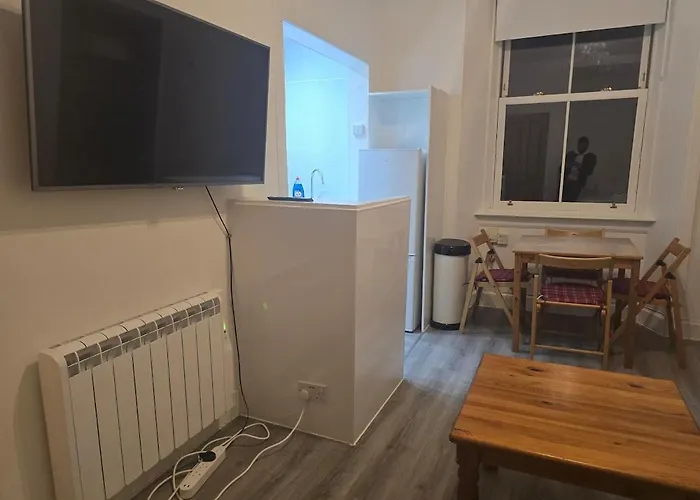 Comfy Semi-central Near Entertainment Park Edimburgo