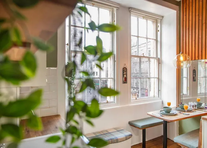 Iconic Royal Mile Apartment