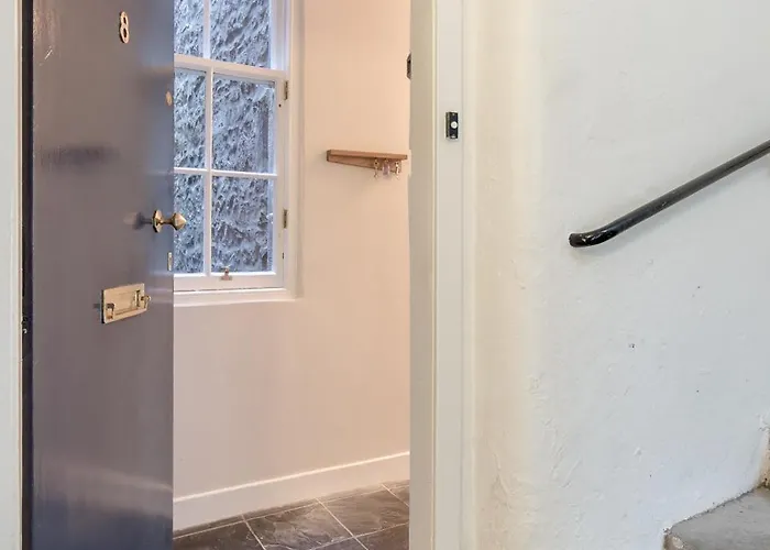 Grassmarket Modern Two Bedroom