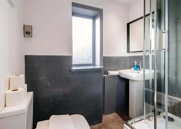 Bottom Of Royal Mile 7 Beds Sleeps 8 3 Bthrooms Edynburg