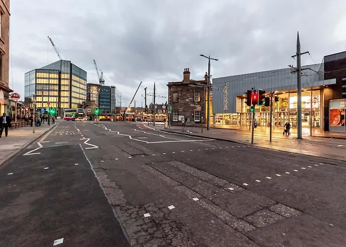 Victorian - Centre - Free Car Space