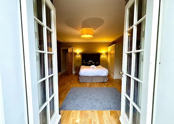 Lägenhet Cozy 1 Bed Garden Flat In The New Town Centre