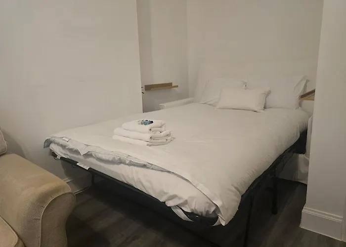 Comfy Semi-central Near Entertainment Park Apartment *