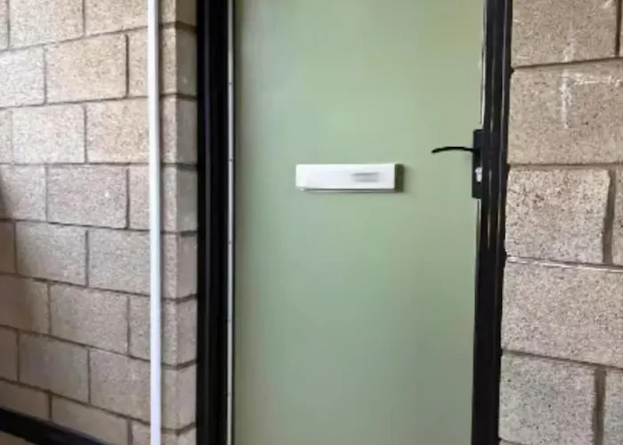 7 Min From Airport 2 Bedroom Апартаменты *