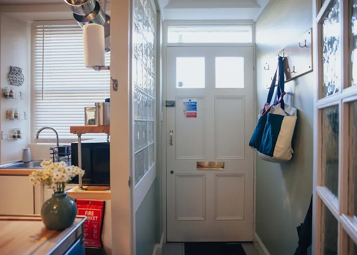 Snug 1 Bed In Edinburgh's Juniper Edinburgh