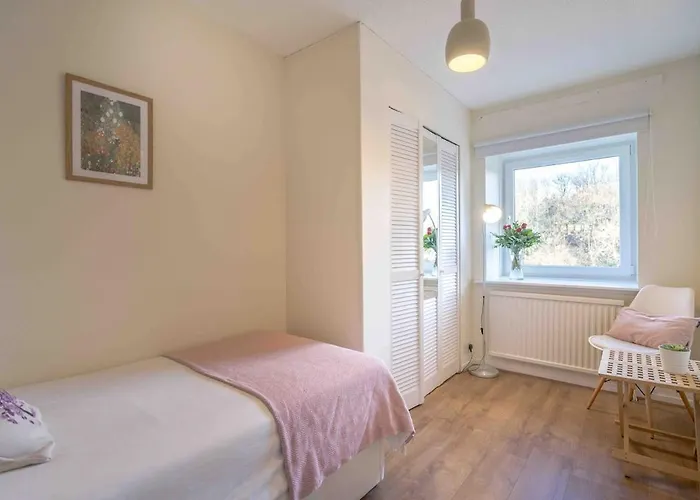 Tranquil 2 Bed Flat, Free Parking, Near Murrayfield & Centre 爱丁堡