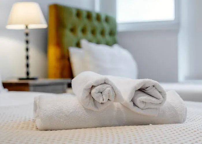 Weston's Penthouse Sleep 11, 8 Beds Free Parking Lejlighed *