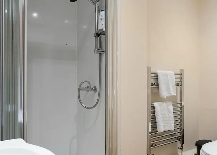 דירה Charming View With Modern Comforts אדינבורו