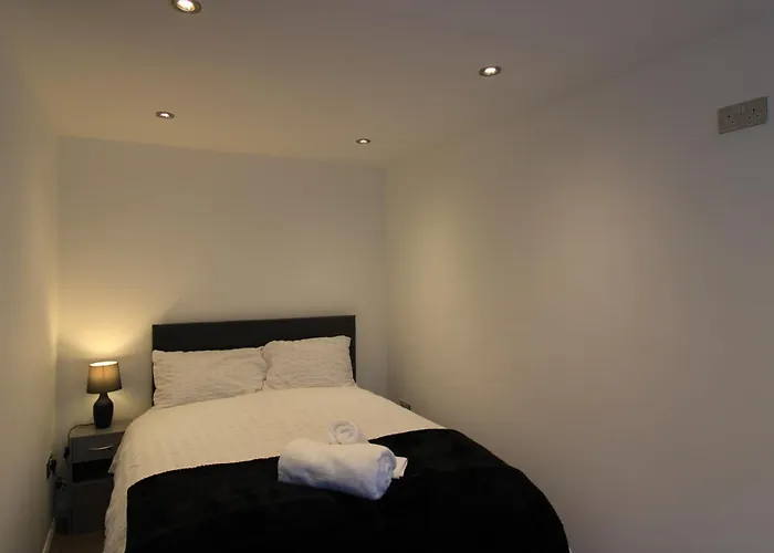 West Luxury 5 Bedroom
