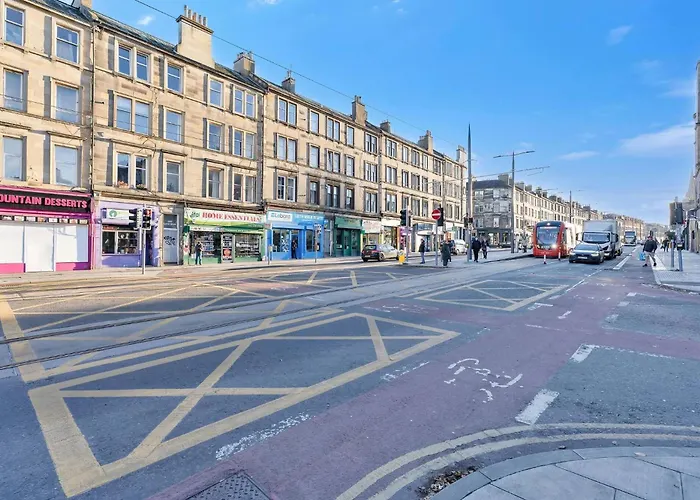 Bright 2 Bedroom Flat On Leith Walk *