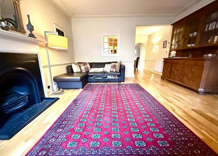 Cozy 1 Bed Garden Flat In The New Town Centre *