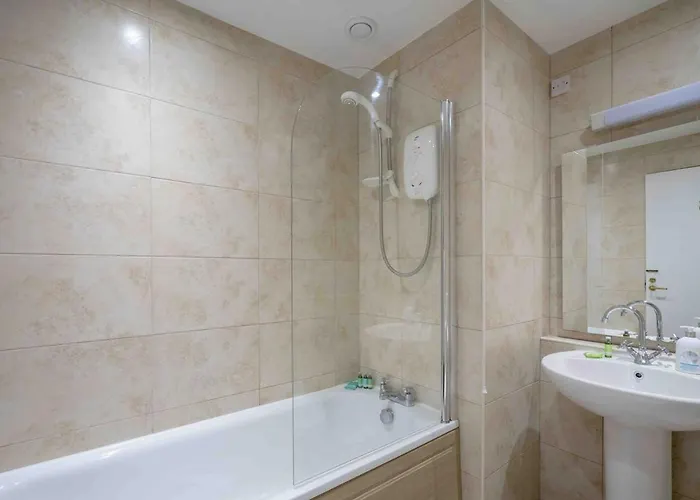 Tranquil 2 Bed Flat, Free Parking, Near Murrayfield & Centre * Edinburgh