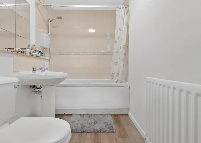 Cozy 2br With Car Parking Apartment