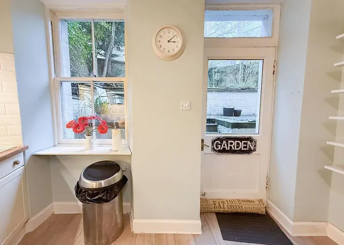 Апартаменты The Garden Flat