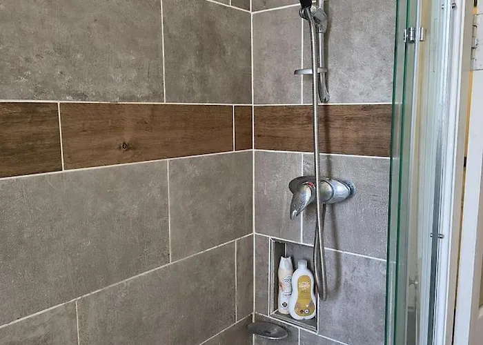 Charming Flat For Couples & Families Edinburgh