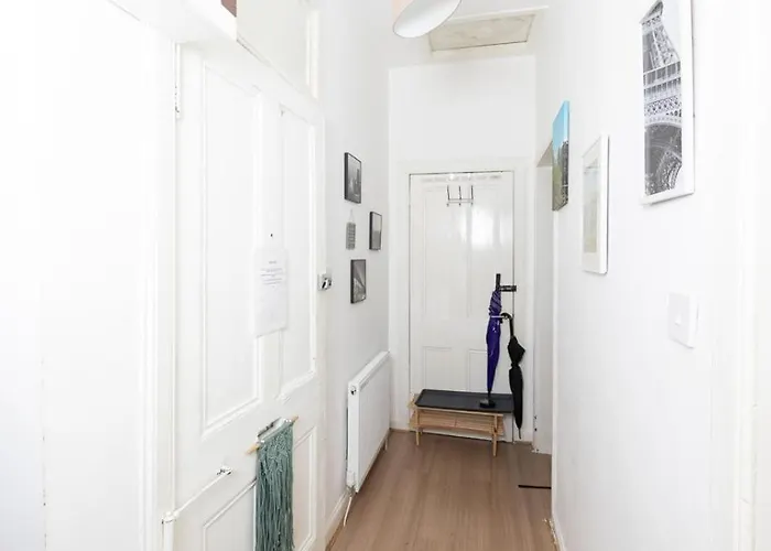 Lovely 2 Bdrm *
