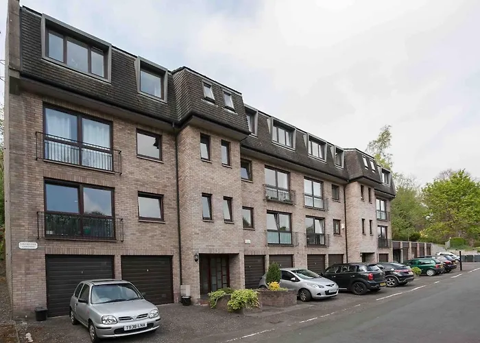 Tranquil 2 Bed Flat, Free Parking, Near Murrayfield & Centre Apartment