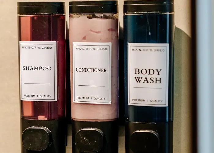 Weston's Penthouse Sleep 10, 6 Beds Free Parking