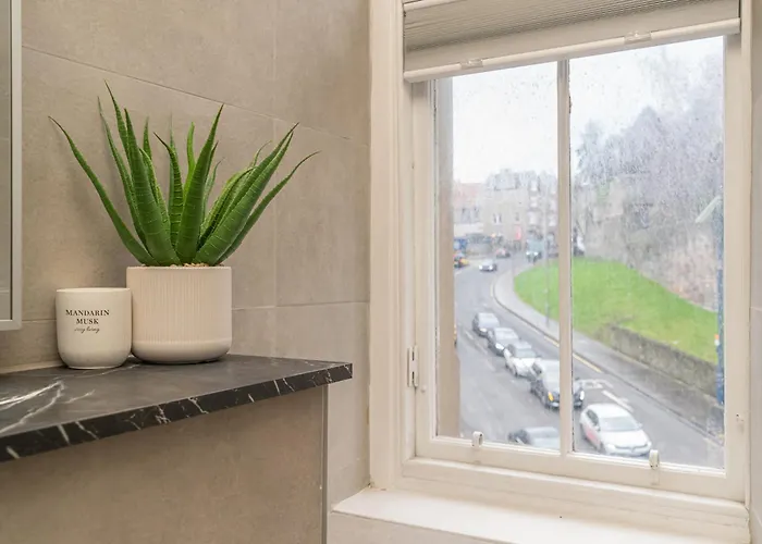 Charming 2-bed Flat Steps From The Royal Mile - Pass The Keys Apartament Edynburg
