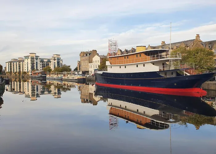 Spacious, Sunny Leith Edinburg