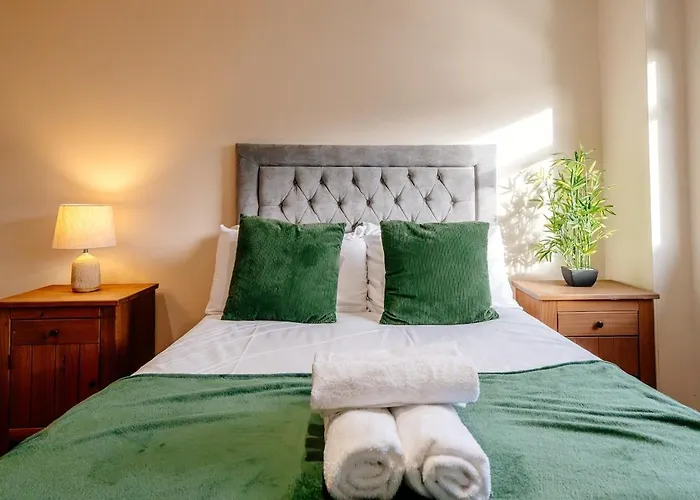 Bottom Of Royal Mile 7 Beds Sleeps 12 3 Bthrooms *