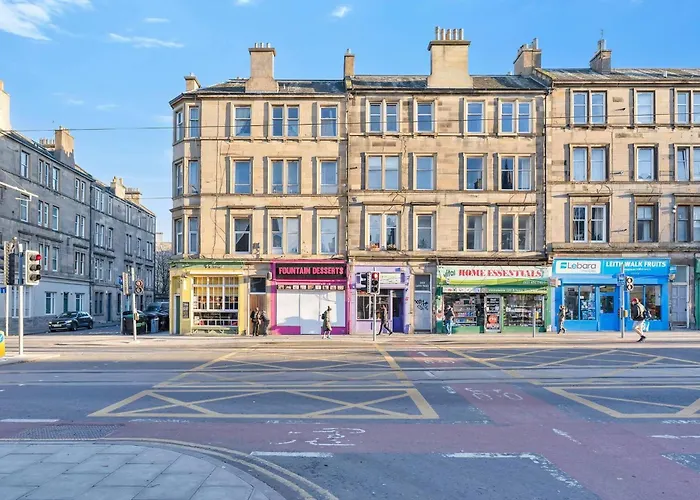 Bright 2 Bedroom Flat On Leith Walk