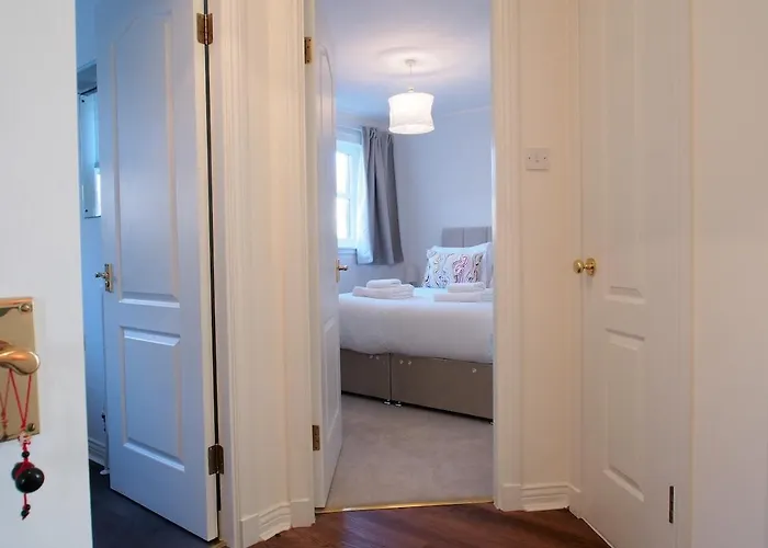 Fettes - Homely 2bd In Quiet Development Apartament Edynburg