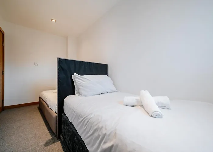 Weston's Penthouse Sleep 11, 8 Beds Free Parking Lejlighed