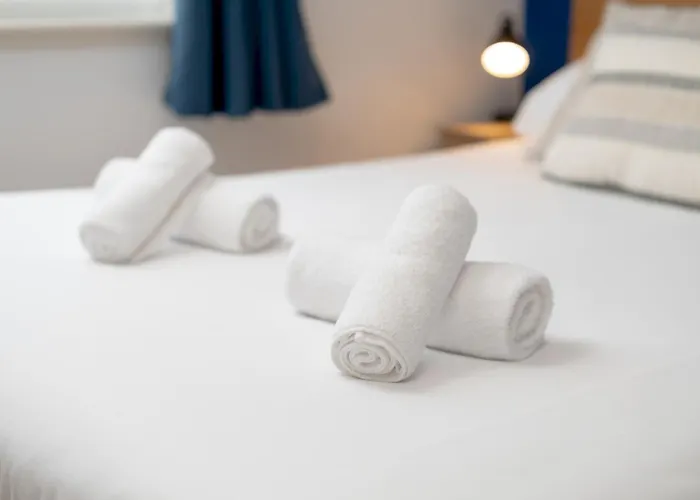 Appartement Stylish 2-bed Flat With Balcony Near Haymarket - Pass The Keys *