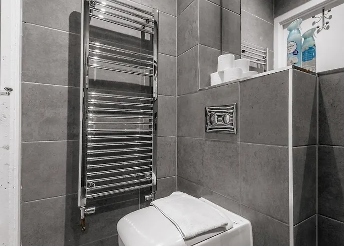 Milton's Place Sleeps 5, 10 Minutes Walk To Royal Mile Edinburgh