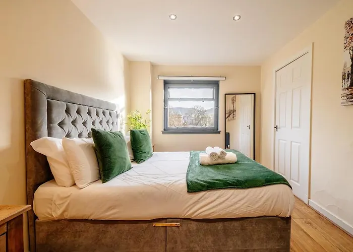 Bottom Of Royal Mile 7 Beds Sleeps 8 3 Bthrooms Edynburg