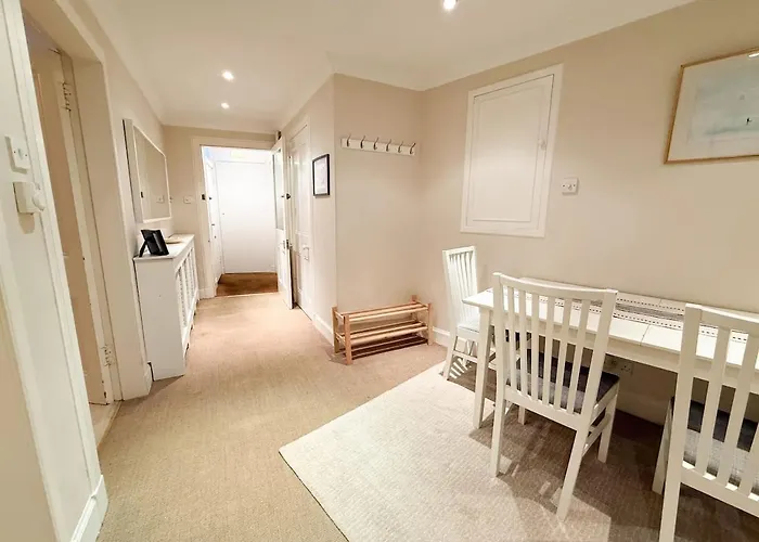 The Garden Flat Apartment