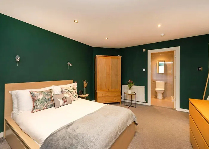 Chic 3-bedroom 2-storey House Near Centre With Free Parking Edinburgh