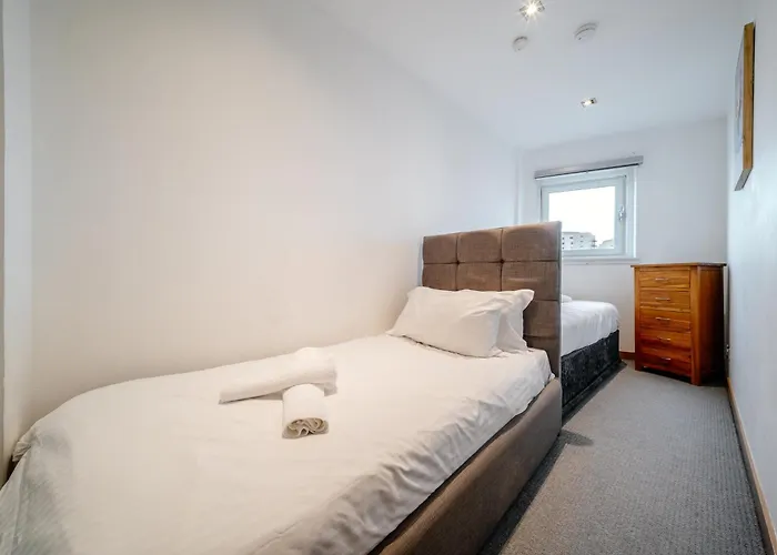 Weston's Penthouse Sleep 10, 6 Beds Free Parking דירה אדינבורו