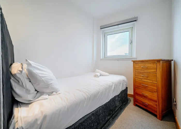 Weston's Penthouse Sleep 11, 8 Beds Free Parking Lejlighed