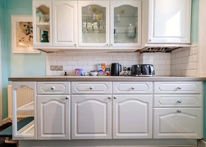 Bright Sleep 4 15 Minute Centre Free Parking Neaby