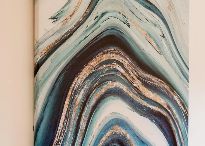 Bottom Of Royal Mile 7 Beds Sleeps 12 3 Bthrooms