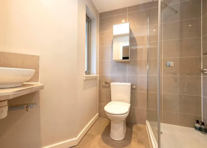 Chic 3-bedroom 2-storey House Near Centre With Free Parking