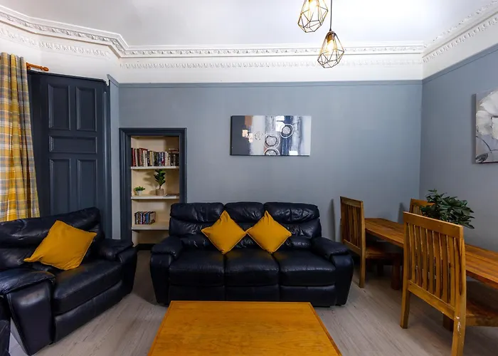 Calton Hill City-centre 3 Bdrm Apartment Edinburgh