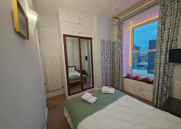 Charming Flat For Couples & Families