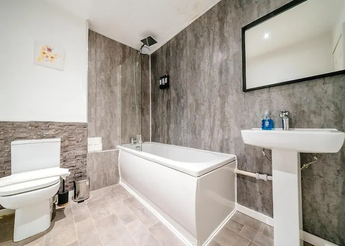 Bottom Of Royal Mile 7 Beds Sleeps 12 3 Bthrooms Apartment