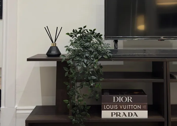 Modern & Cozy In Leith Walk Апартаменты *