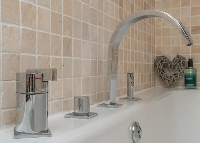 Apartman Georgian Elegance With Patio Garden West End - Pass The Keys *