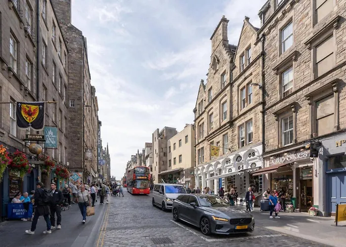 Iconic Royal Mile Apartment *