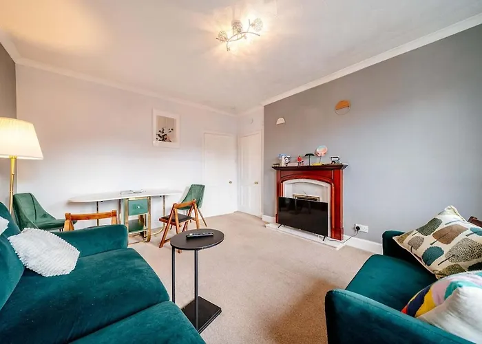 Bright Sleep 4 15 Minute Centre Free Parking Neaby