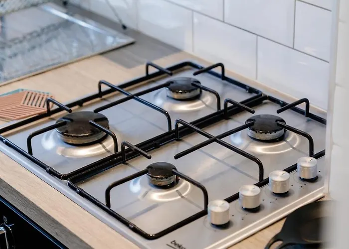 Apartment Bright Sleep 4 15 Minute Centre Free Parking Neaby *