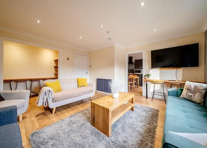 Bottom Of Royal Mile 7 Beds Sleeps 12 3 Bthrooms Apartment *