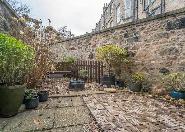 Apartment Georgian Elegance With Patio Garden West End - Pass The Keys