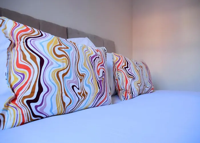 Fettes - Homely 2bd In Quiet Development * Edinburgh